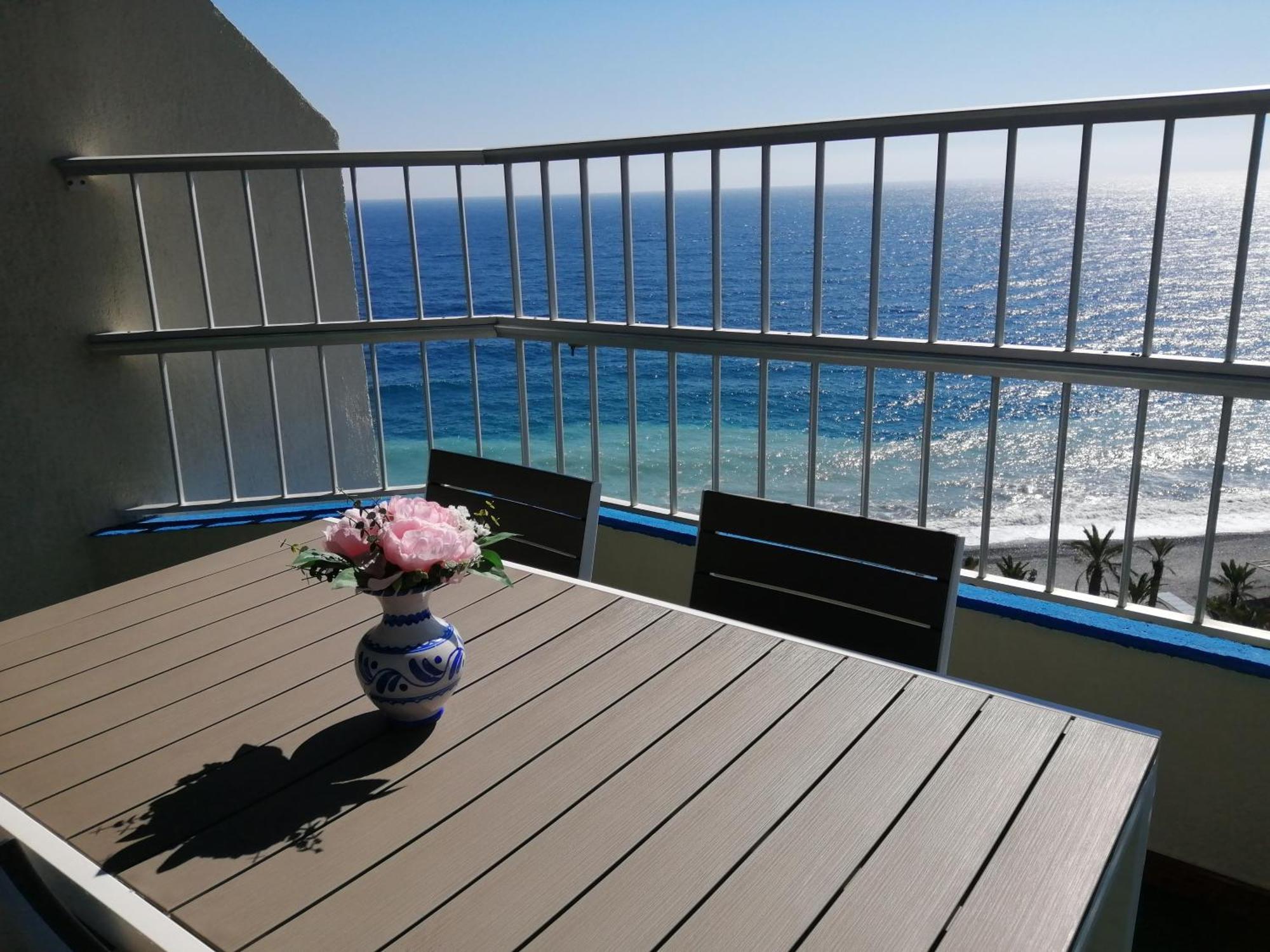 Bonito piso en primera línea de playa Almunecar Exterior foto