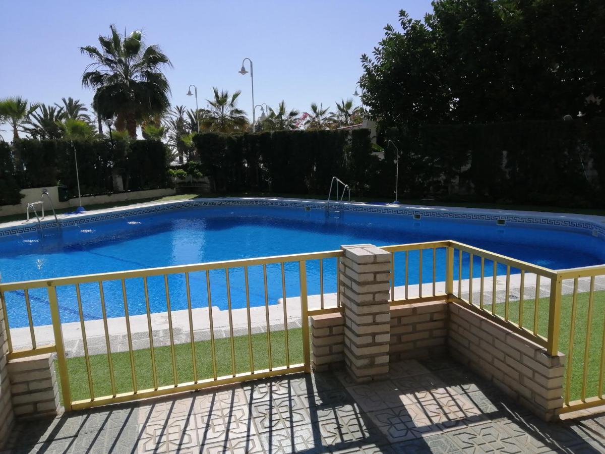 Bonito piso en primera línea de playa Almunecar Exterior foto